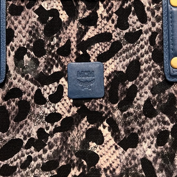 Authentic Mcm Visetos Tote Reversible blue Bag MM size - Picture 12 of 17